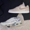 Kit NK Combo com 2 Blusas, 2 Bonés, 2 Sneakers e 1 Eau de Parfum